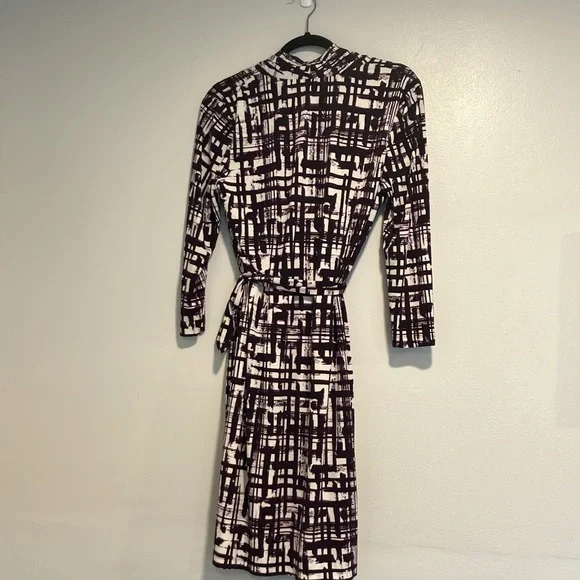 Eliza J Wrap Dress Size 10 Purple Geometric Pattern 3/4 Sleeve Stretchy - Picture 8 of 12